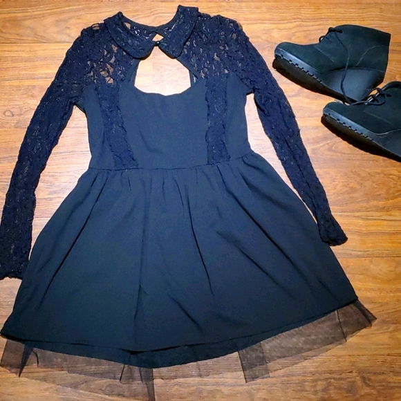 Gothic Style Black Collared Dress - Picture 1 of 3